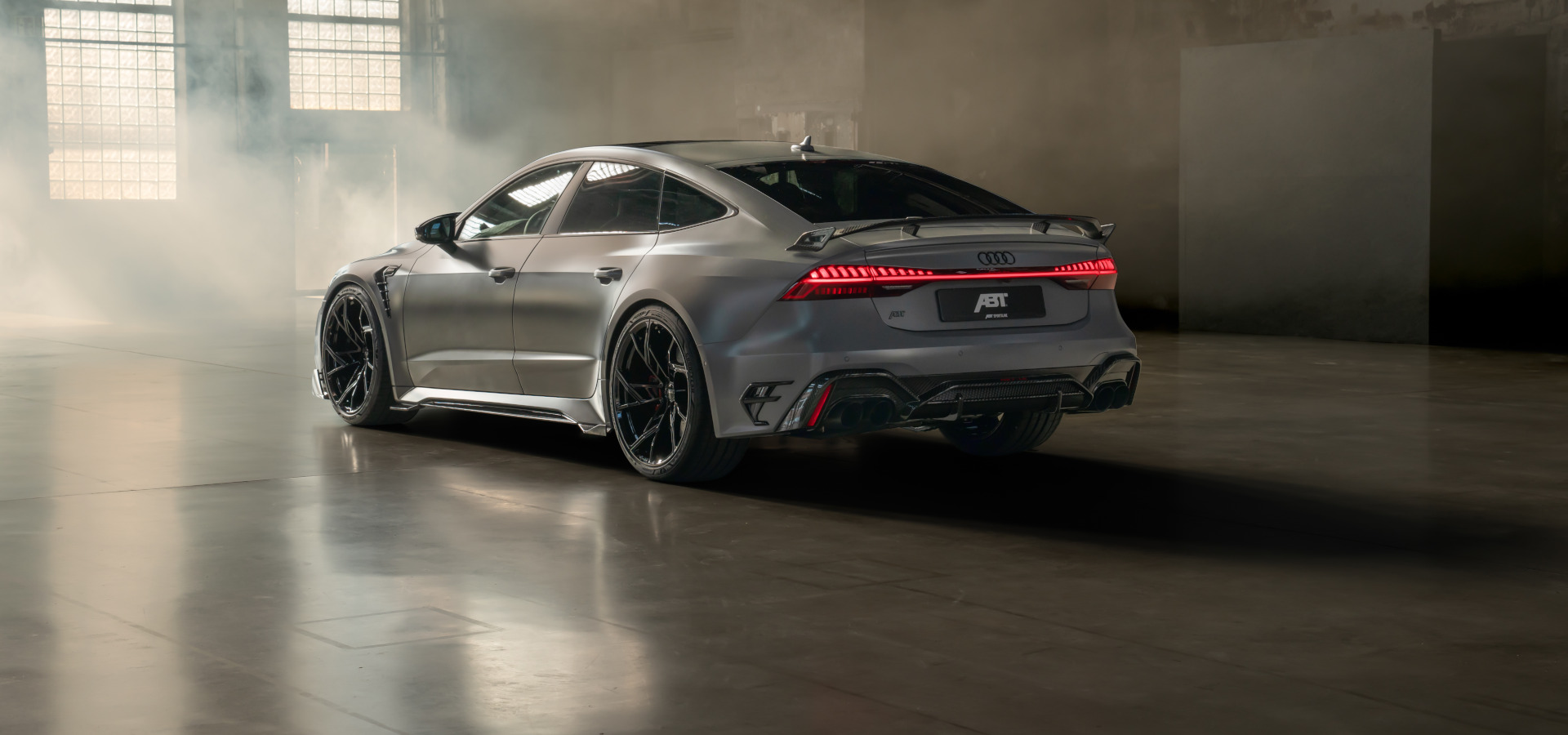 ABT-RS7-LE_Rundumansicht-Heck-seitlich